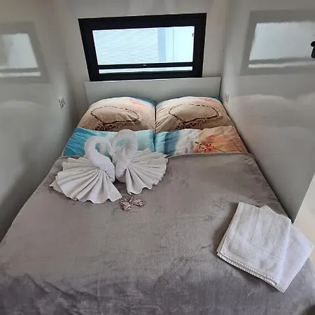 Апартаменты Hausboot Im Бад-Заров